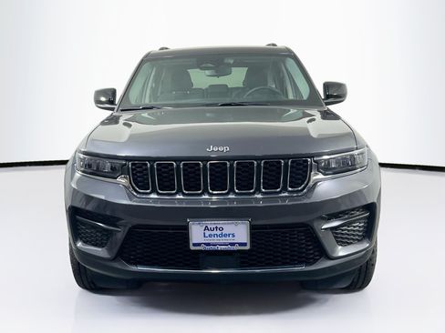Used 2023 Jeep Grand Cherokee Laredo w/ Luxury Tech Group I AWD/4WD image 2