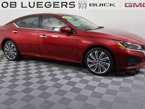 Used 2023 Nissan Altima 2.5 SL image 2