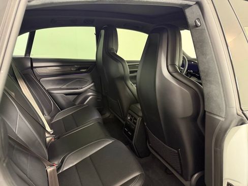 Certified 2025 Porsche Macan Turbo Electric AWD/4WD image 16