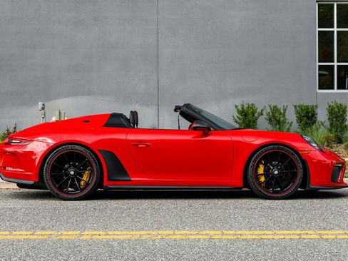 Used 2019 Porsche 911 Speedster RWD image 3