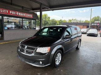 Used 2018 Dodge Grand Caravan SXT image 1