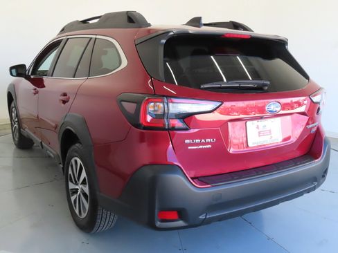 Used 2025 Subaru Outback Premium AWD/4WD image 6