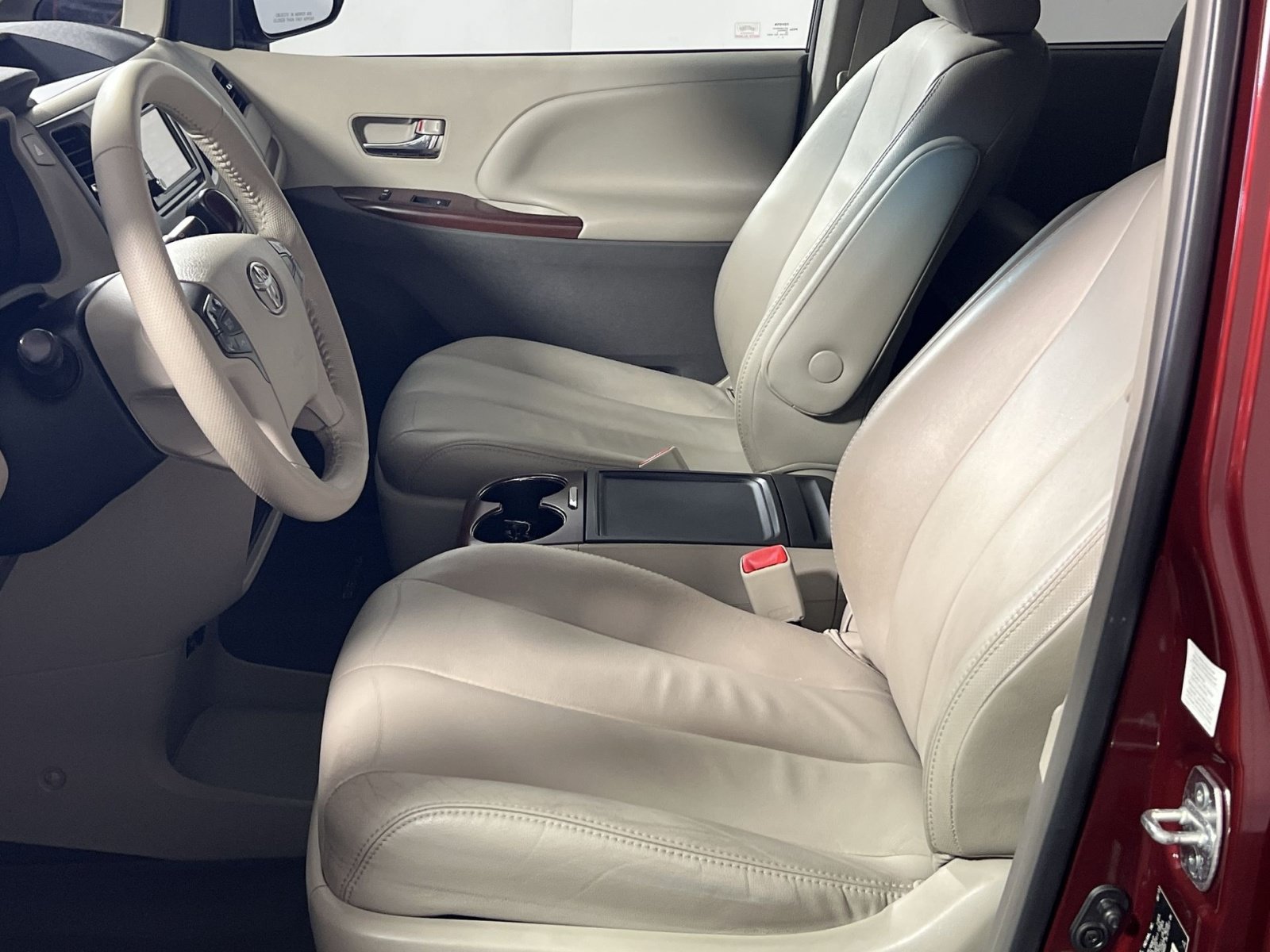 Used 2013 Toyota Sienna XLE w/ Entertainment Pkg FWD image 13