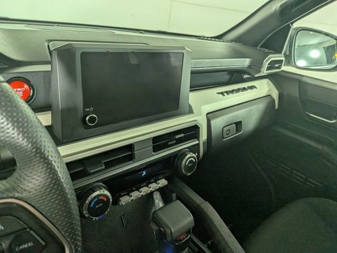 Used 2024 Toyota Tacoma TRD Off-Road image 22