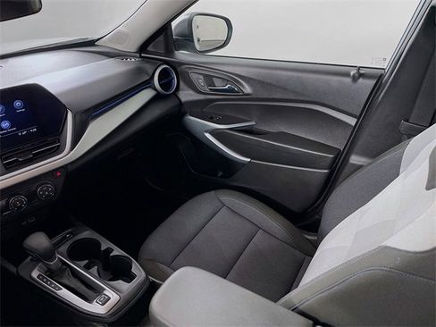 Certified 2025 Chevrolet Trax LS image 26