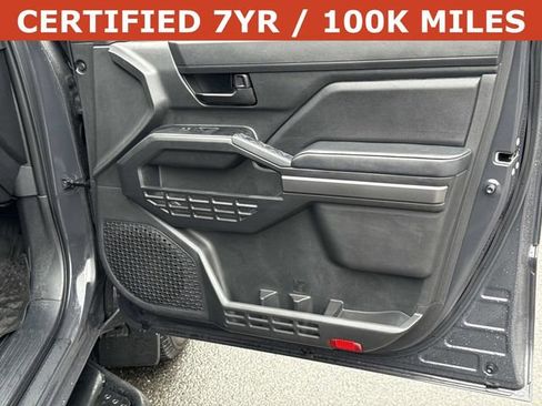 Used 2025 Toyota Tacoma SR5 AWD/4WD image 8