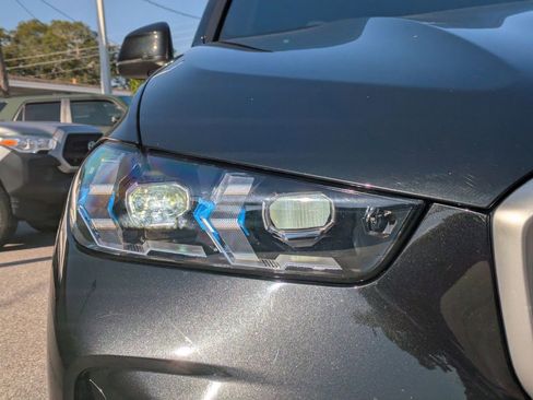 Used 2025 BMW X5 xDrive50e image 9