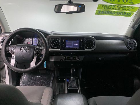 Used 2016 Toyota Tacoma SR5 w/ SR5 Appearance Package (SN) image 25