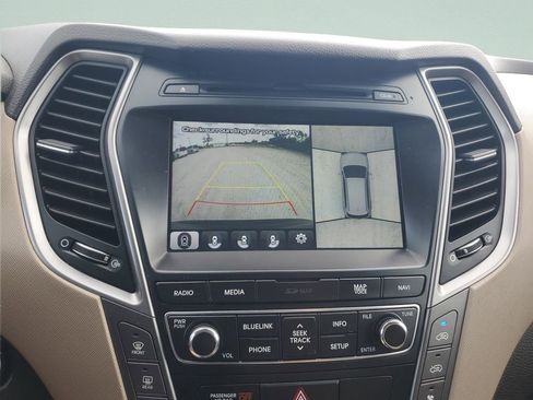 Used 2017 Hyundai Santa Fe SE image 17