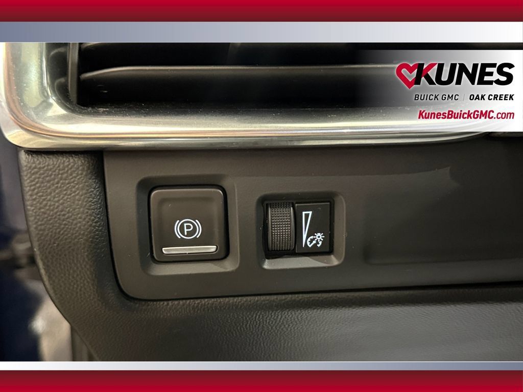 Used 2022 Cadillac XT4 Sport w/ Sun And Sound Package AWD/4WD image 19