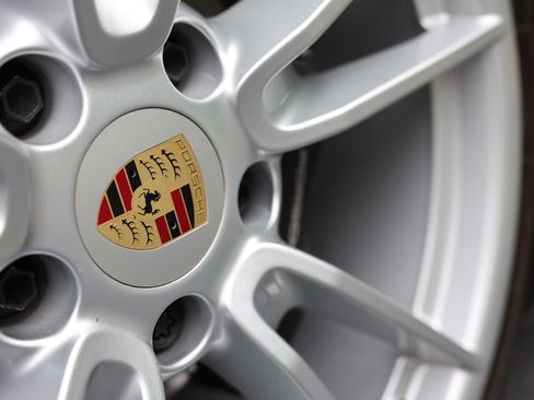 Used 2024 Porsche 911 Carrera w/ Premium Package image 71