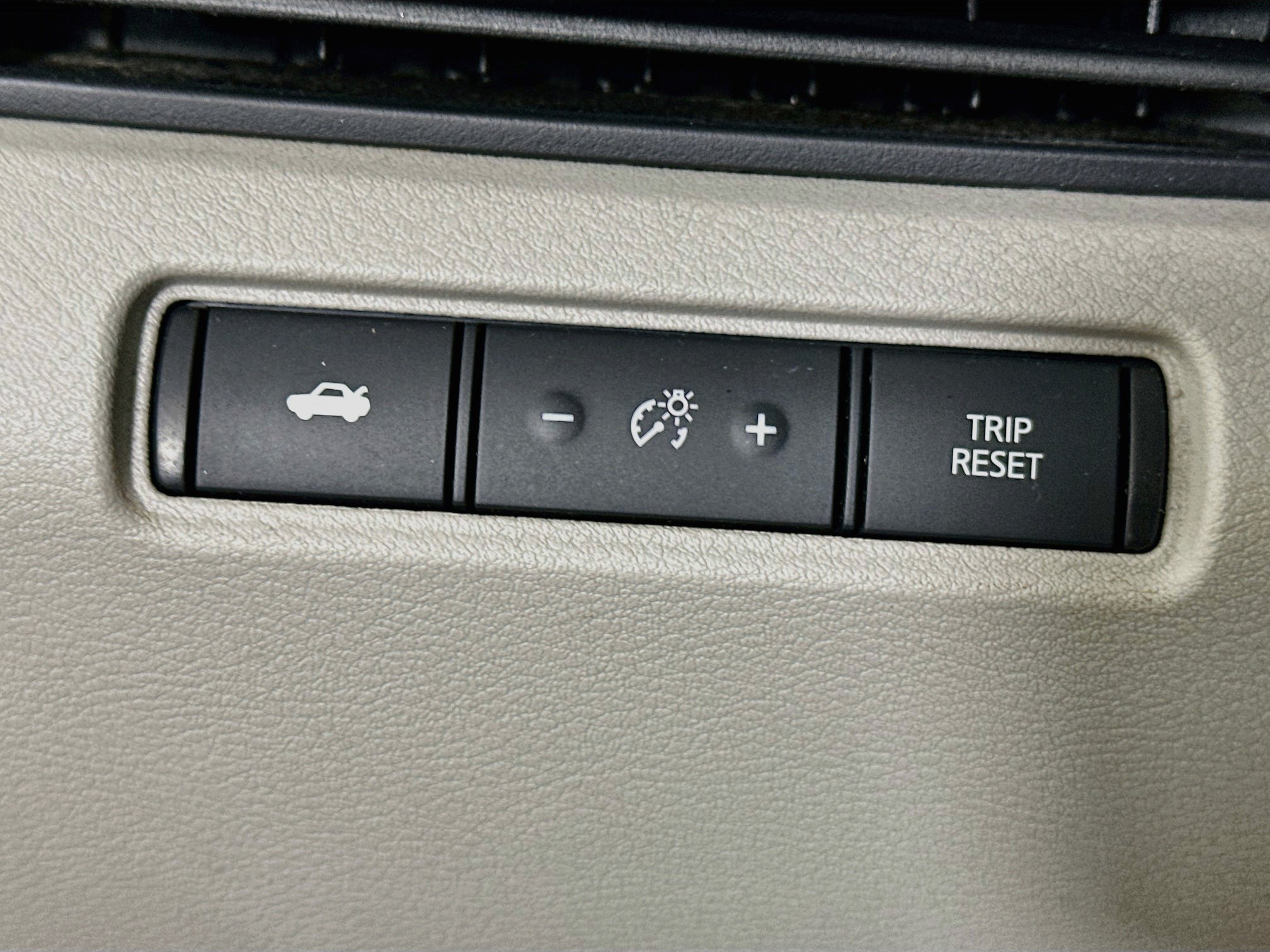 Used 2025 Nissan Altima 2.5 SV FWD image 16