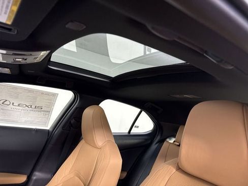 New 2026 Lexus UX 300h AWD image 17