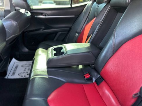 Used 2019 Toyota Camry SE FWD image 17