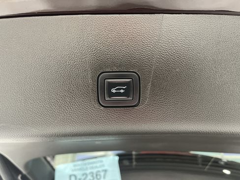 Used 2021 Chevrolet Traverse Premier AWD/4WD image 15