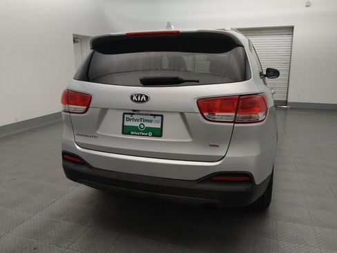 Used 2018 Kia Sorento FWD image 7