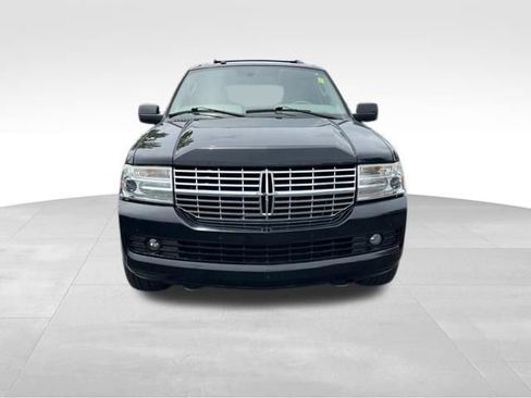 Used 2009 Lincoln Navigator 4WD image 2
