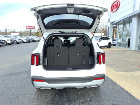 Used 2026 Kia Sorento LX FWD image 6