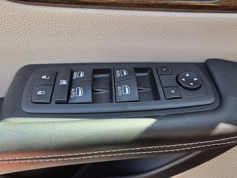 Used 2022 Chrysler Pacifica Limited image 19