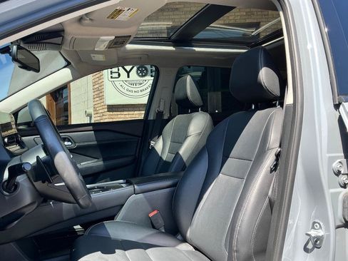 Used 2023 Nissan Rogue SL w/ SL Premium Package FWD image 17