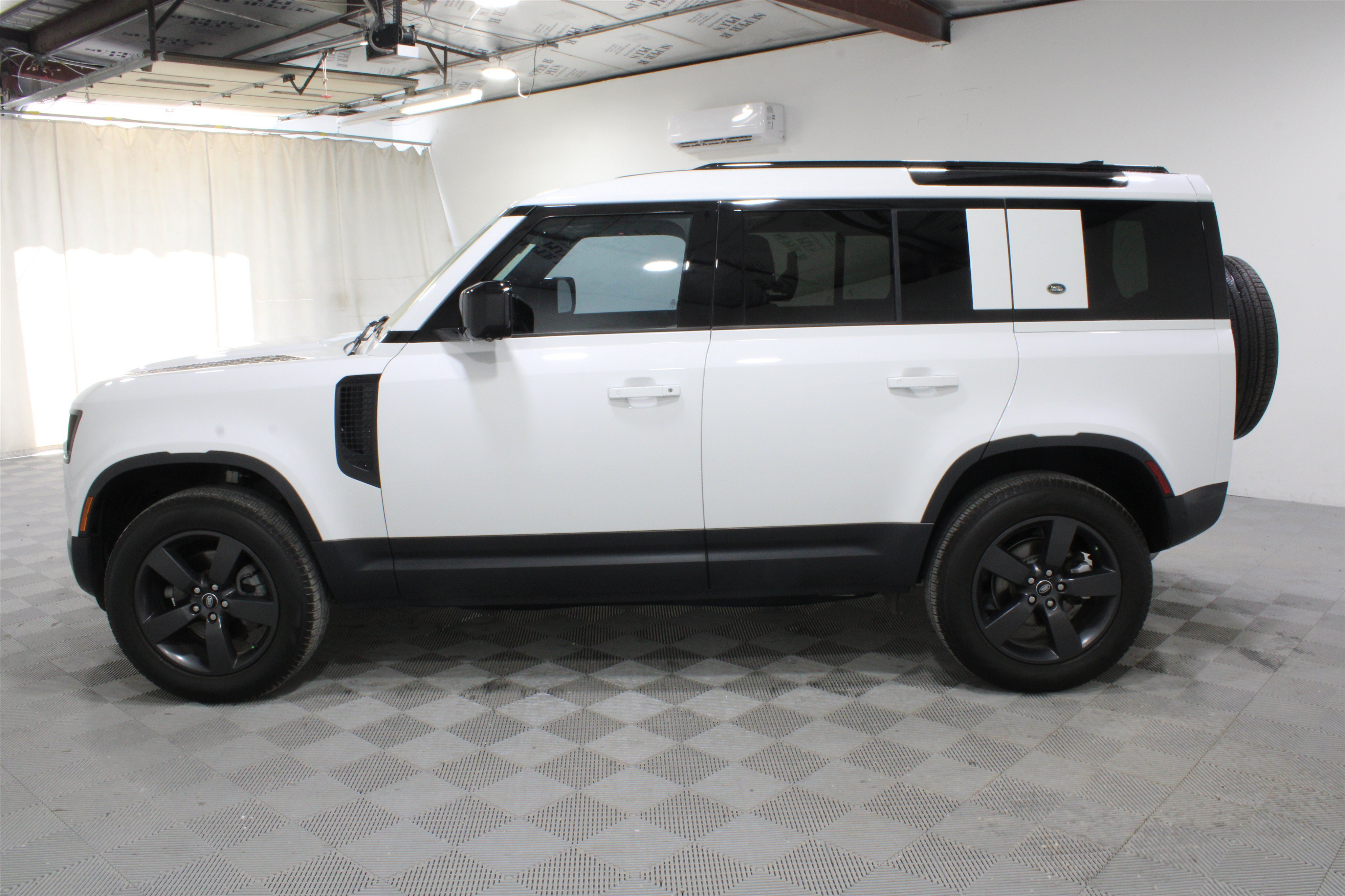 Used 2024 Land Rover Defender 110 S AWD/4WD image 29