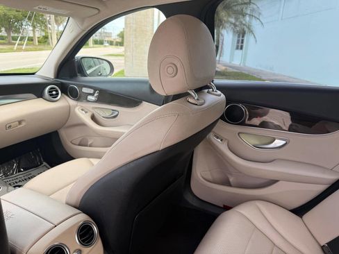 Used 2015 Mercedes-Benz C 300 Sedan image 12