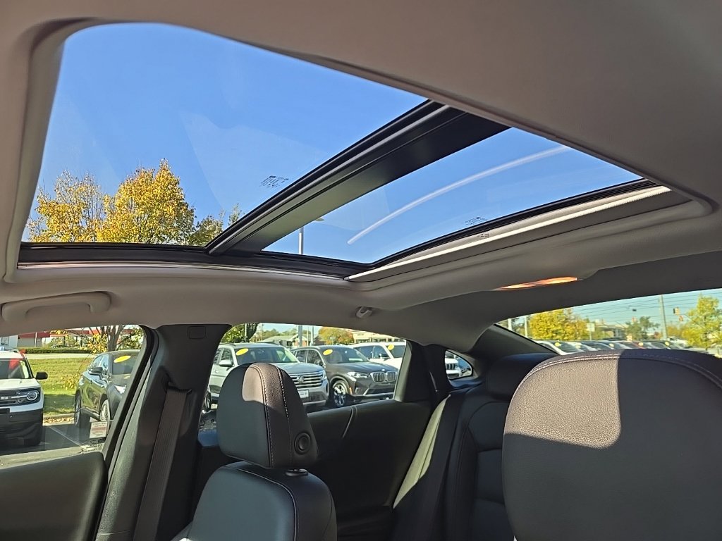 Used 2019 Chevrolet Malibu Premier w/ Sun and Wheel Package FWD image 23