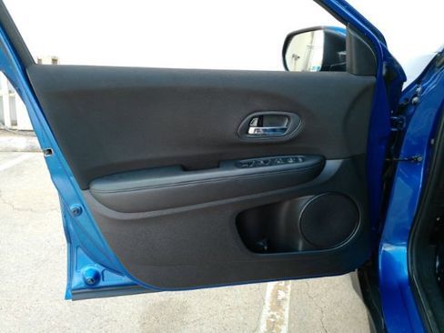 Used 2018 Honda HR-V LX image 11