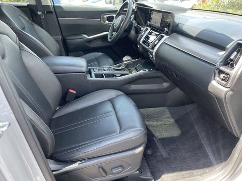 Certified 2023 Kia Sorento EX w/ Panoramic Sunroof Package FWD image 33