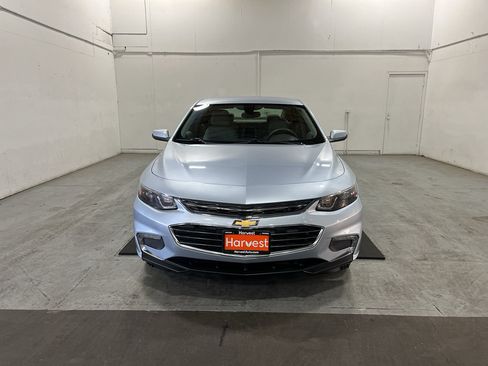 Used 2018 Chevrolet Malibu LT FWD image 2