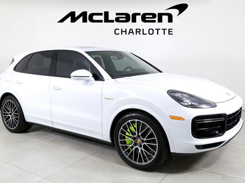 Used 2023 Porsche Cayenne Turbo S image 2