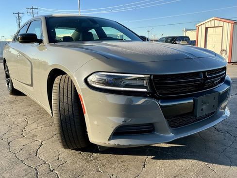 Used 2017 Dodge Charger SE w/ Power Sunroof Group image 2