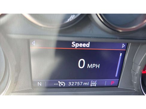 Used 2022 Chevrolet Silverado 1500 LT w/ Z71 Off-Road Package AWD/4WD image 15