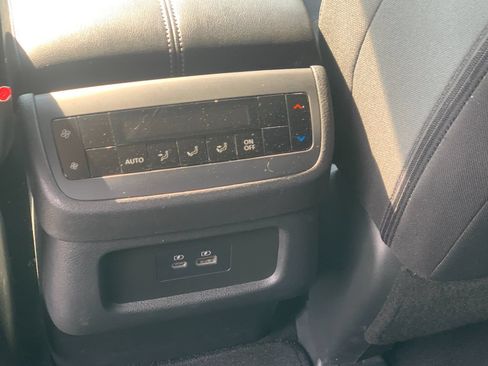 Used 2025 Nissan Pathfinder SV AWD/4WD image 16