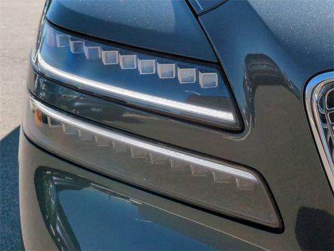 Certified 2025 Genesis GV80 2.5T Standard image 9