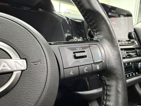 Used 2023 Nissan Pathfinder SL AWD/4WD image 17