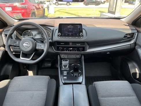 Used 2023 Nissan Rogue SV FWD image 9