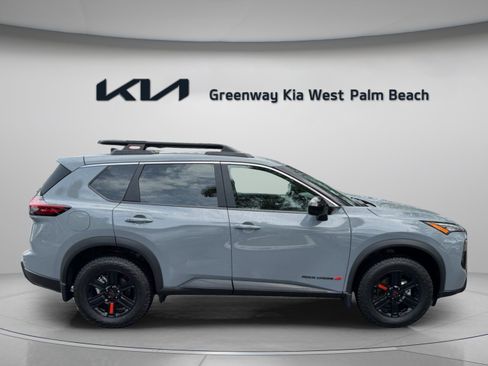 Used 2026 Nissan Rogue SV AWD/4WD image 7