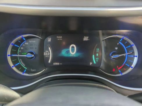 Used 2022 Chrysler Pacifica Touring-L w/ Uconnect Theater Family Group FWD image 15