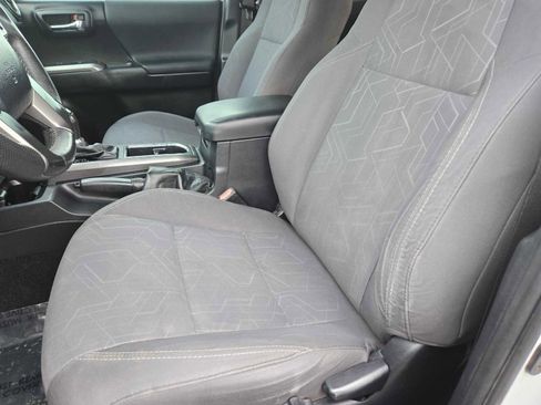 Used 2017 Toyota Tacoma TRD Off-Road image 19