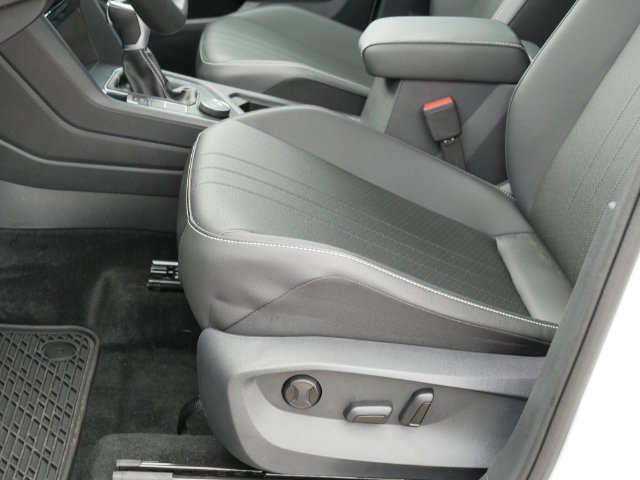 Certified 2024 Volkswagen Tiguan SE R-Line AWD/4WD image 12