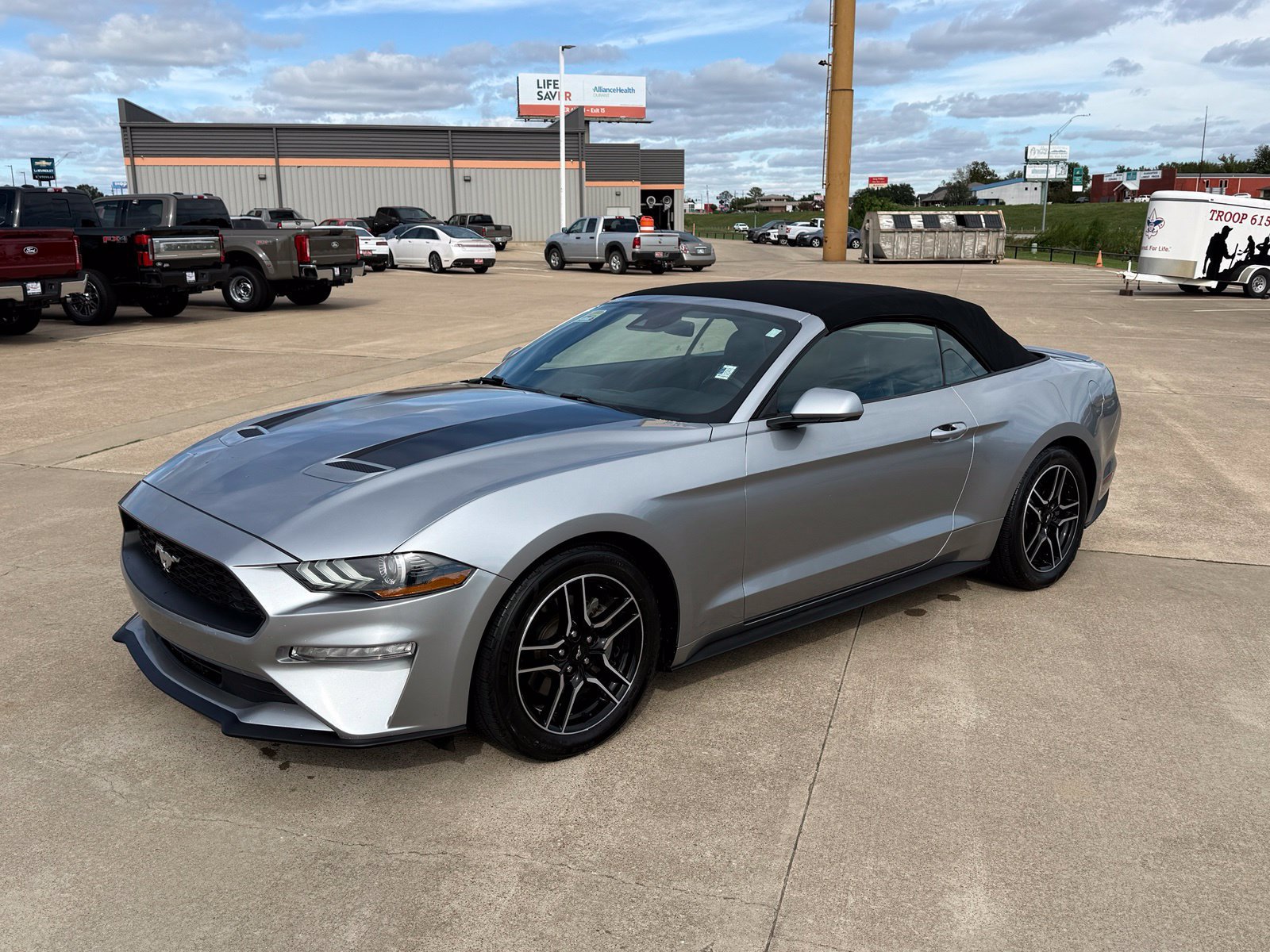 Used 2022 Ford Mustang Premium RWD image 2