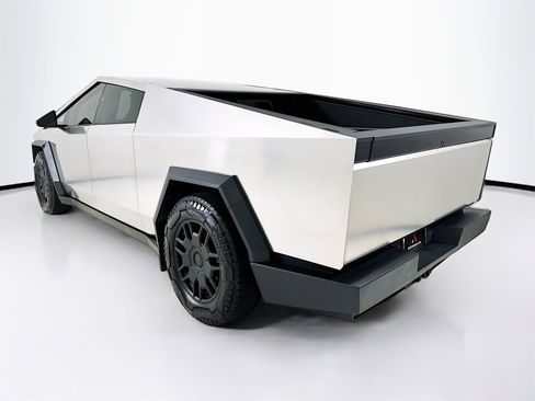 Used 2024 Tesla Cybertruck AWD Crew Cab image 6