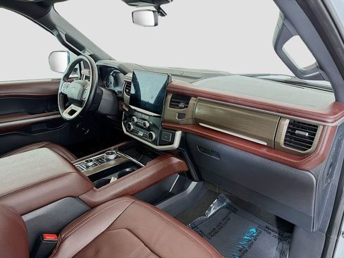 Used 2024 Ford Expedition Limited image 25