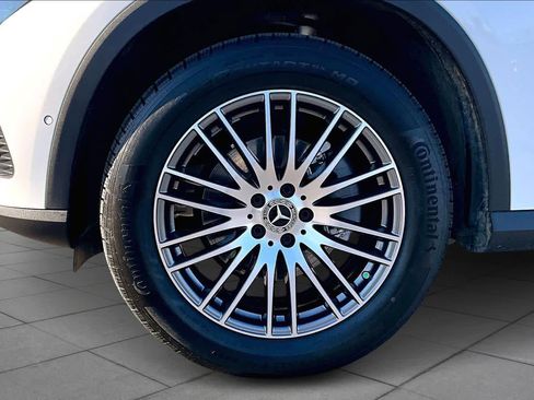 Used 2025 Mercedes-Benz GLC 300 4MATIC image 11