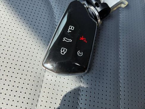 Used 2026 Volkswagen Tiguan SE AWD/4WD image 17