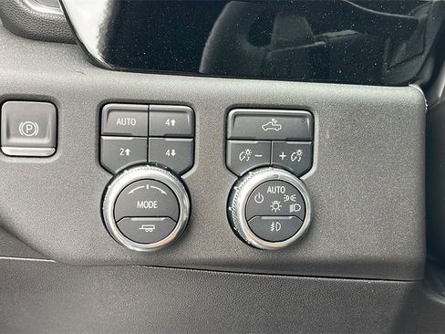 New 2026 GMC Sierra 1500 Elevation image 25