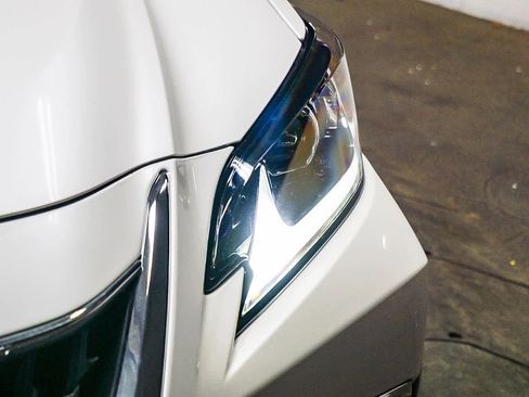 Used 2023 Lexus ES 300h w/ Premium Package image 4