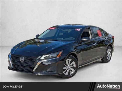 Certified 2025 Nissan Altima 2.5 S image 1