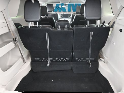 Used 2024 Chrysler Pacifica Touring-L FWD image 24